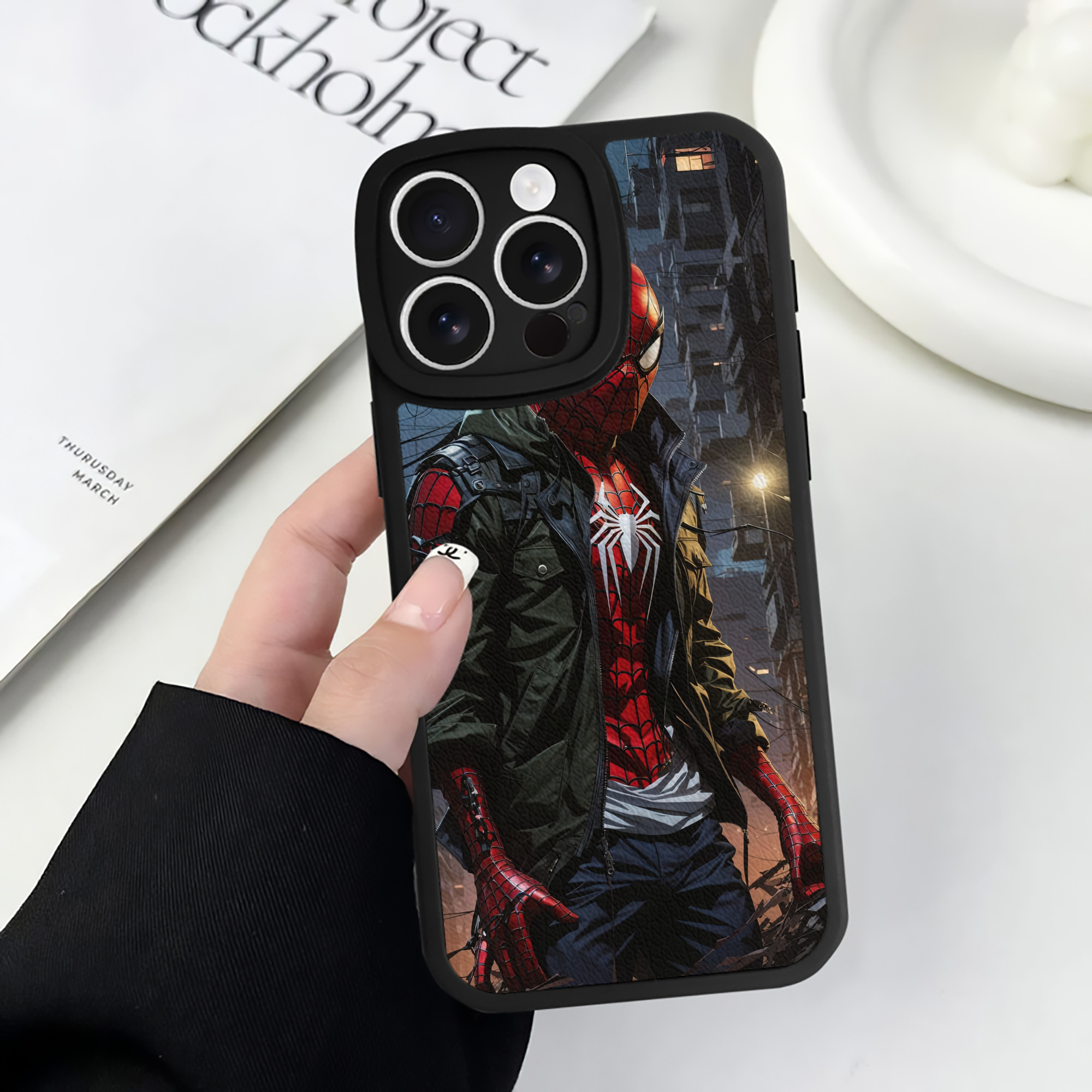 Spider Man スパイダーマン 【iPhone 16シリーズ対応】シリコンスマホケース（レザー調） 材質：シリコン